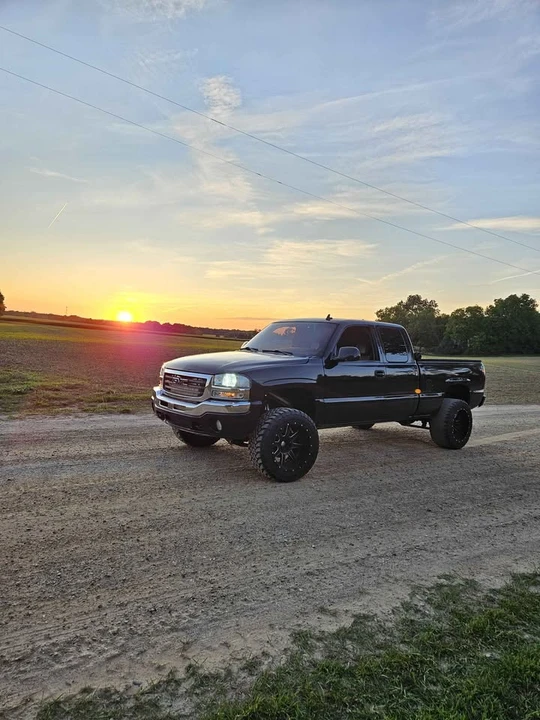 2006 GMC Sierra 2nd Gen - Image 3 of 11