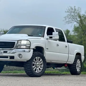 2006 GMC Sierra (Classic) 2500 HD Crew Cab SLE Pickup 4D 6 1/2 ft