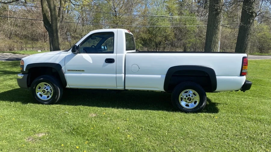 2006 GMC Sierra 2nd Gen - Image 2 of 10