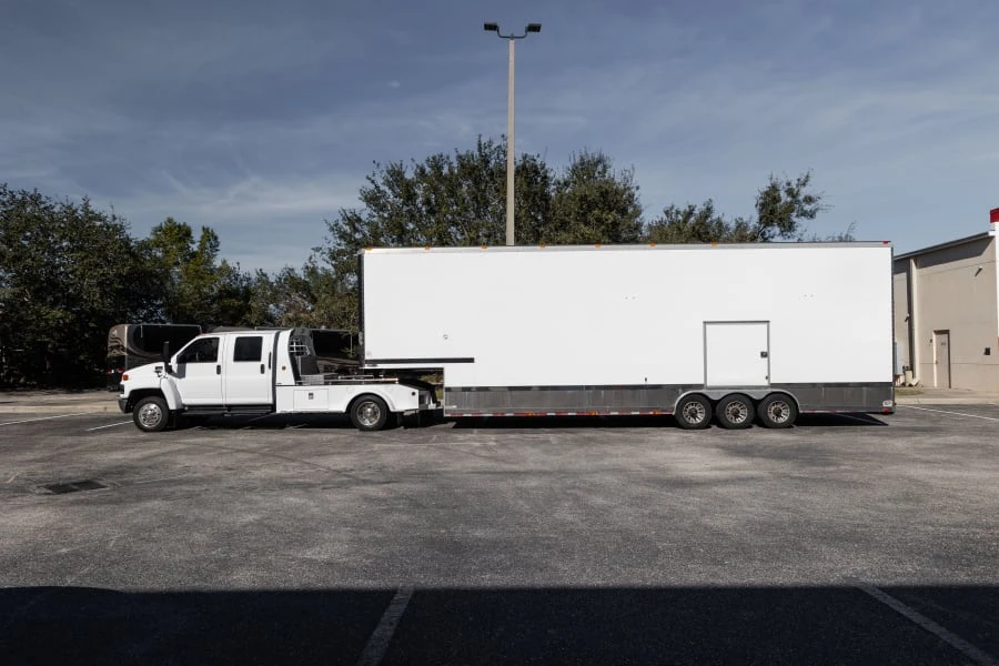 2006 GMC TopKick - Image 2 of 25