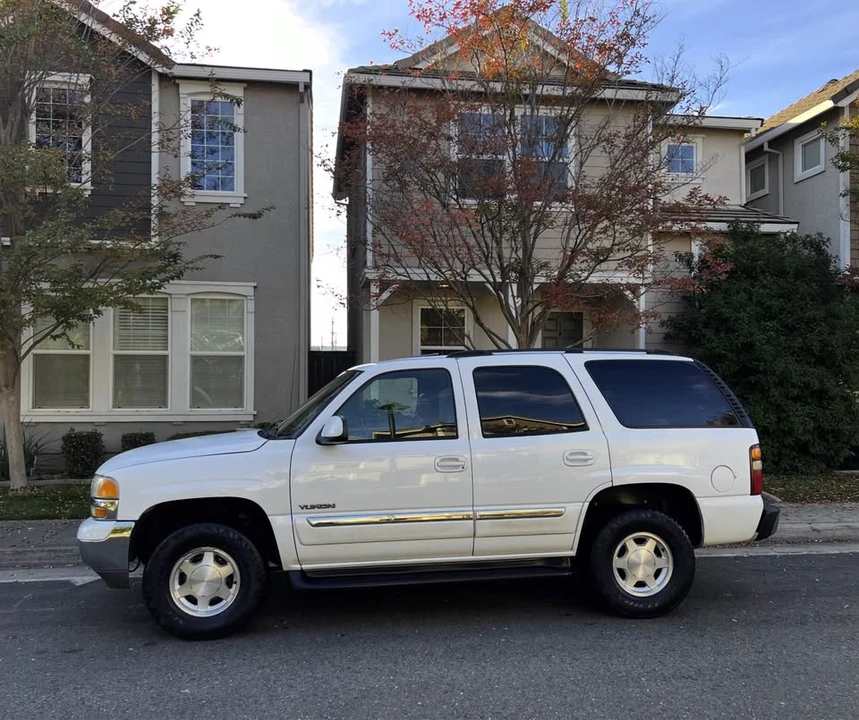 2006 GMC Yukon 2nd Gen - Image 2 of 16