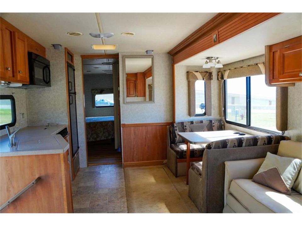 2006 - Image 11 of 31