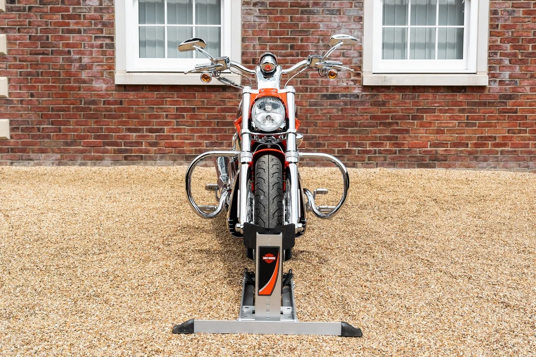 2006 Harley-Davidson V-Rod - Image 2 of 30
