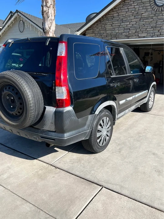 2006 Honda CR-V 2nd Gen - Image 3 of 16