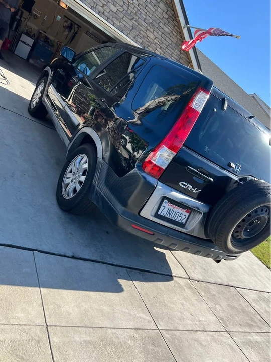 2006 Honda CR-V 2nd Gen - Image 2 of 16