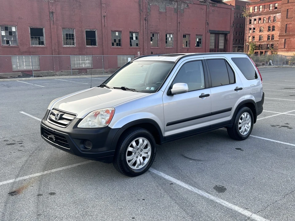 2006 Honda CR-V 2nd Gen - Image 3 of 31
