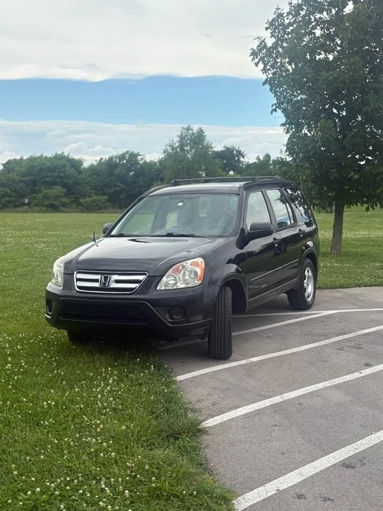 2006 Honda CR-V 2nd Gen - Image 2 of 18