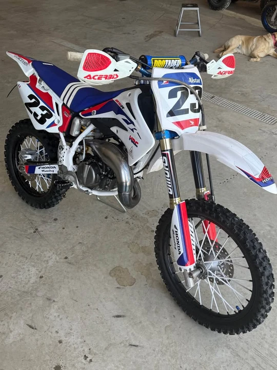 2006 Honda CR - Image 2 of 8