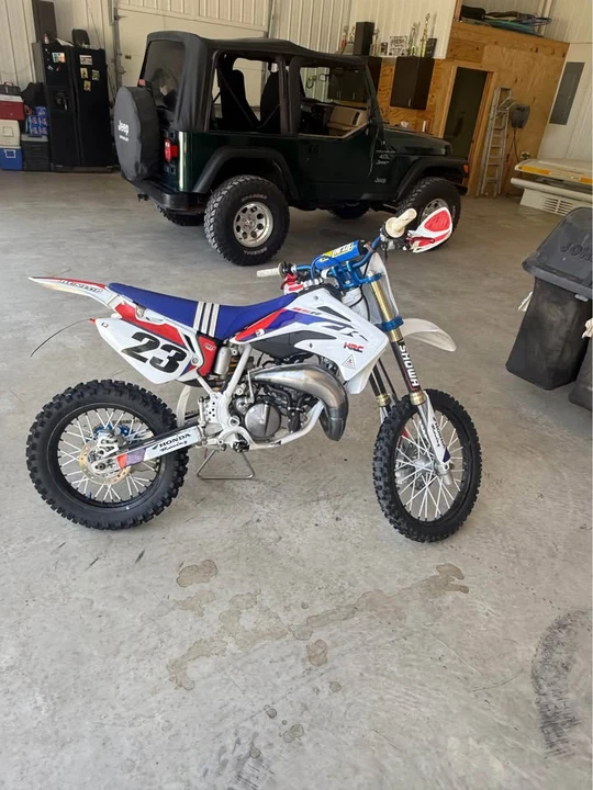 2006 Honda CR - Image 5 of 8