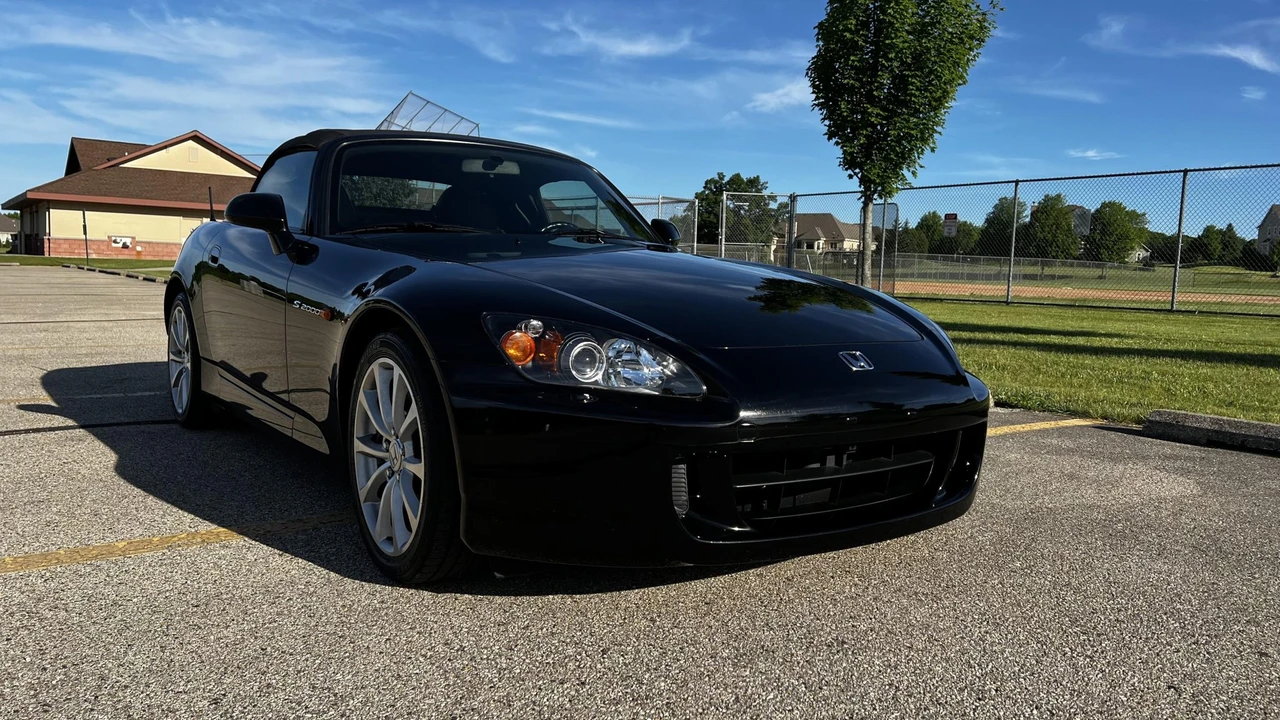 2006 Honda AP2 S2000 - Image 2 of 31
