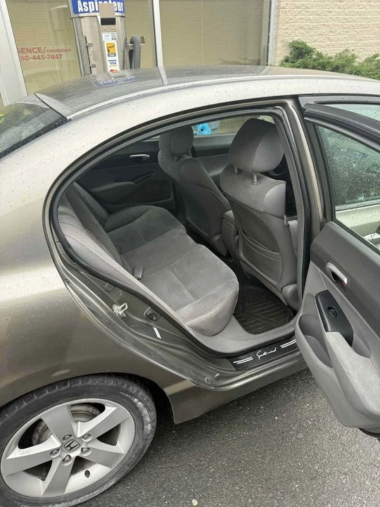 2006 Honda Civic 8th Gen - Image 2 of 8