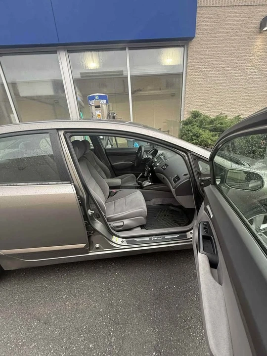 2006 Honda Civic 8th Gen - Image 3 of 8