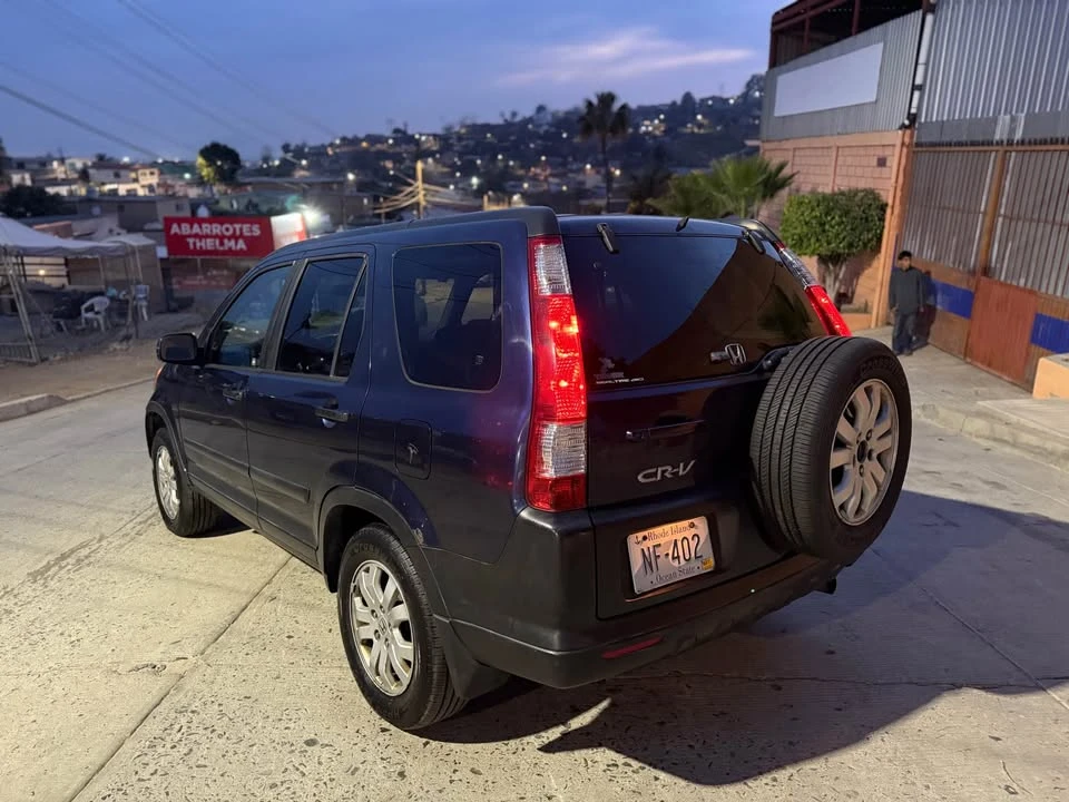 2006 Honda CR-V 2nd Gen - Image 2 of 11