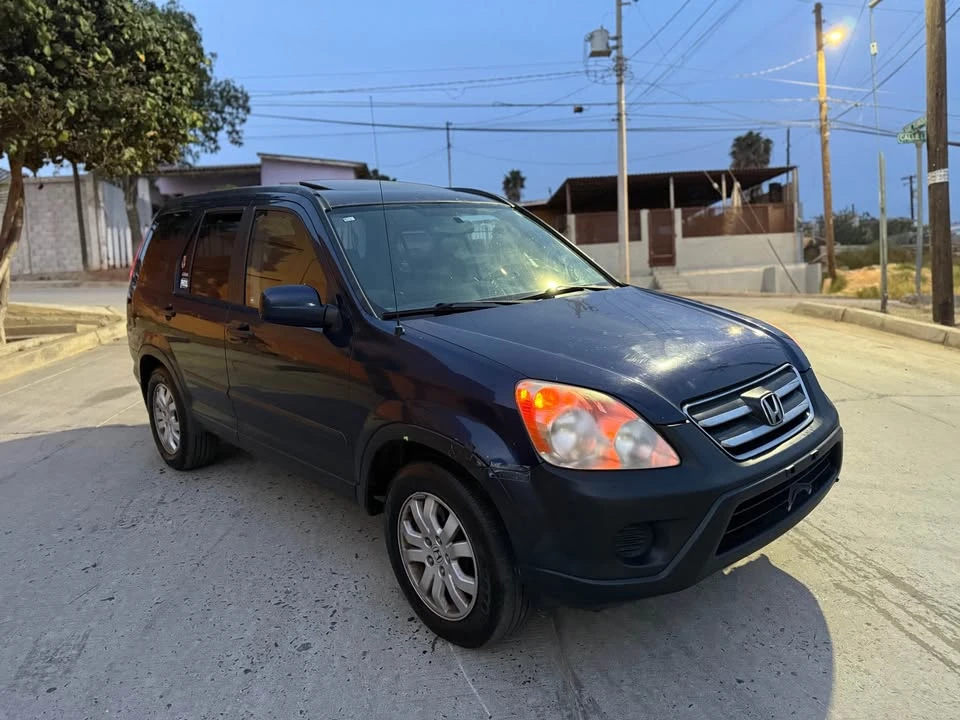 2006 Honda CR-V 2nd Gen - Image 3 of 11