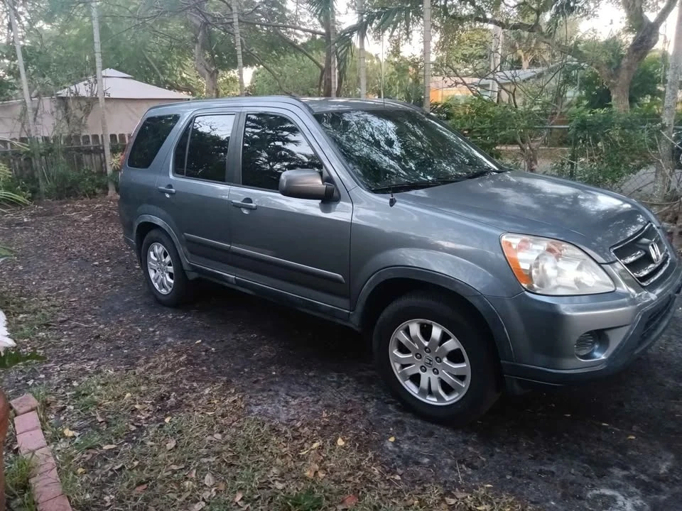 2006 Honda CR-V 2nd Gen - Image 2 of 3