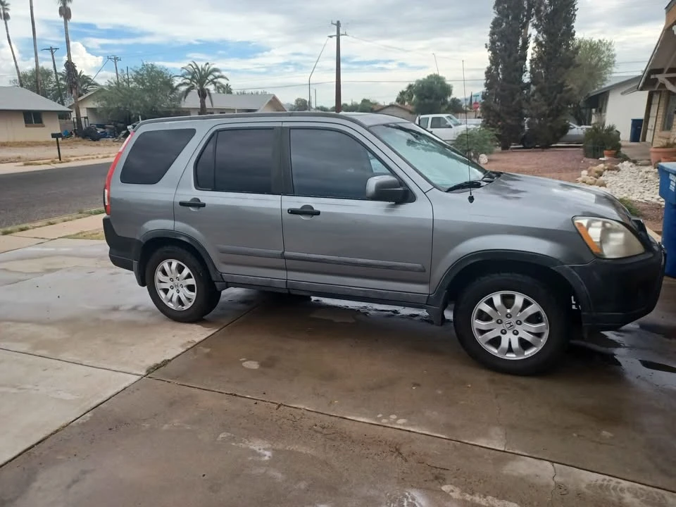 2006 Honda CR-V 2nd Gen - Image 2 of 19