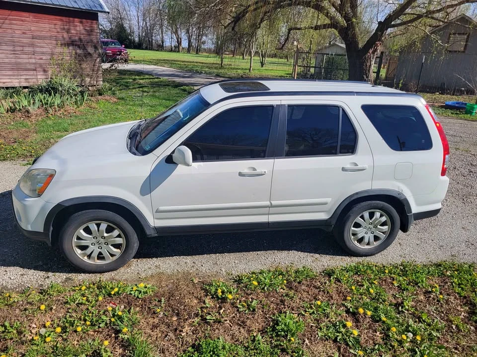 2006 Honda CR-V 2nd Gen - Image 2 of 13