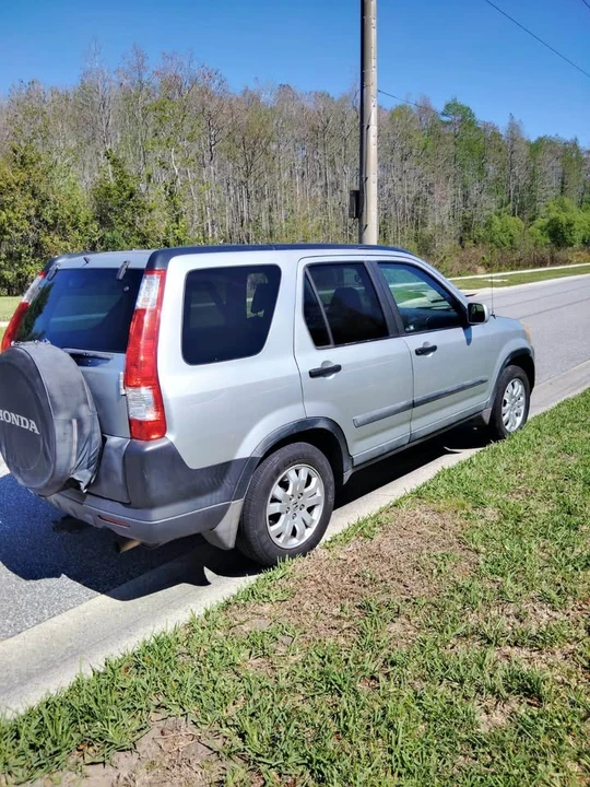 2006 Honda CR-V 2nd Gen - Image 2 of 9
