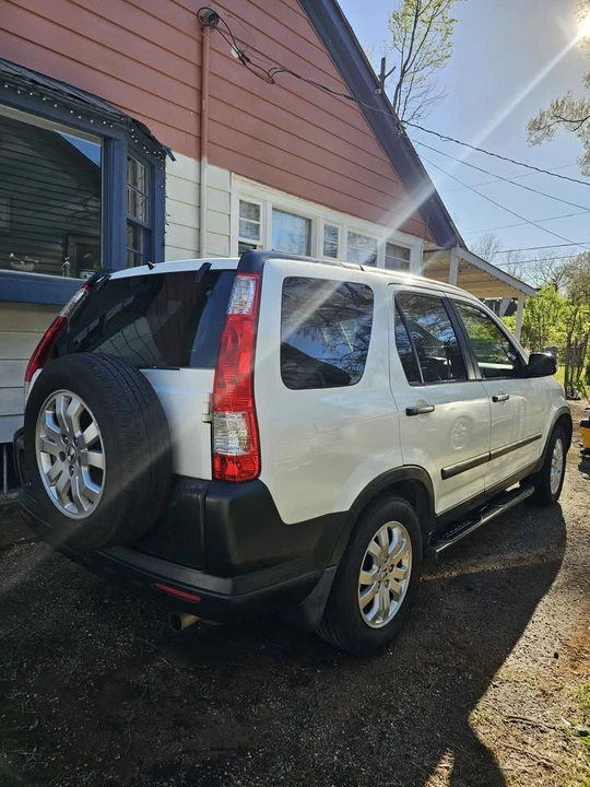 2006 Honda CR-V 2nd Gen - Image 2 of 6
