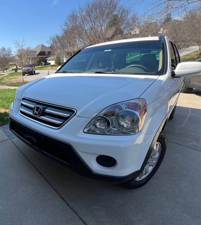 2006 Honda CR-V 2nd Gen - Image 2 of 20