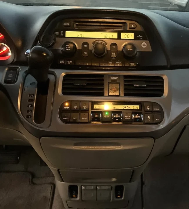 2006 Honda Odyssey - Image 15 of 17