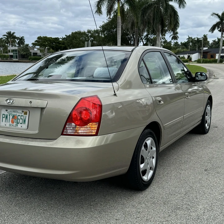 2006 Hyundai Elantra - Image 11 of 12