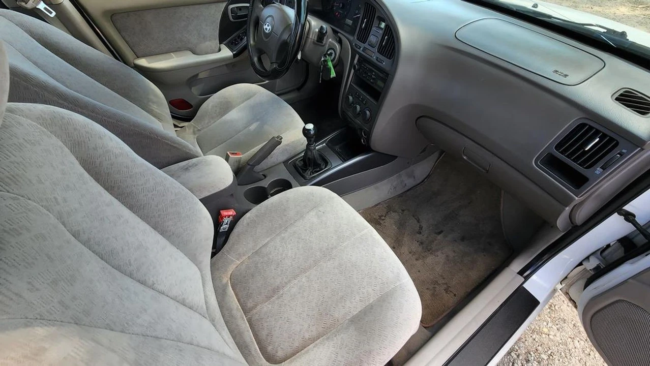 2006 Hyundai Elantra - Image 10 of 12