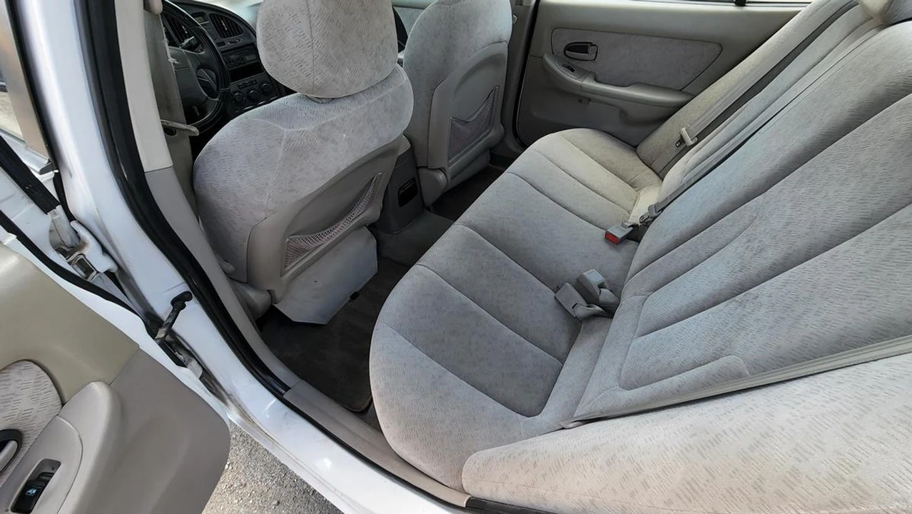 2006 Hyundai Elantra - Image 16 of 21