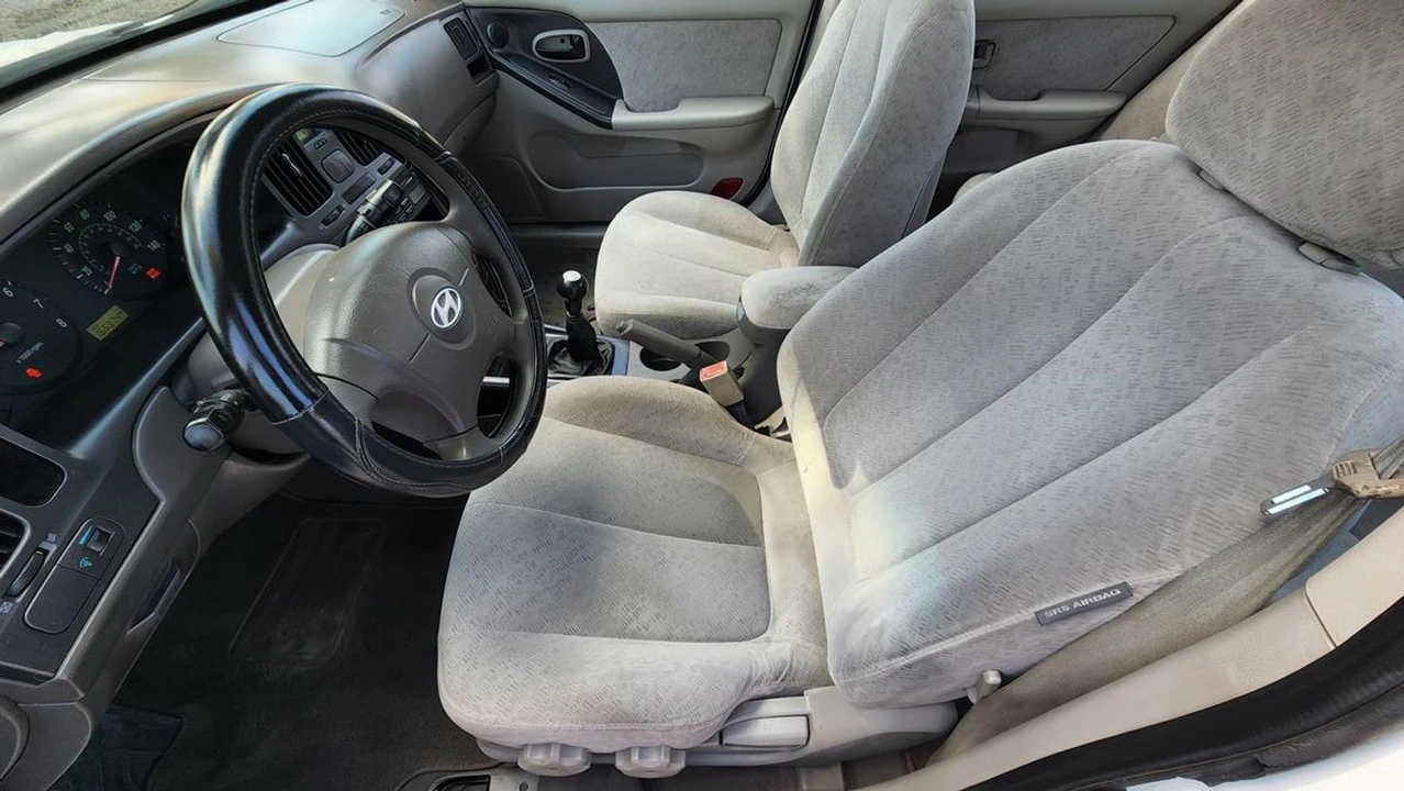 2006 Hyundai Elantra - Image 14 of 21