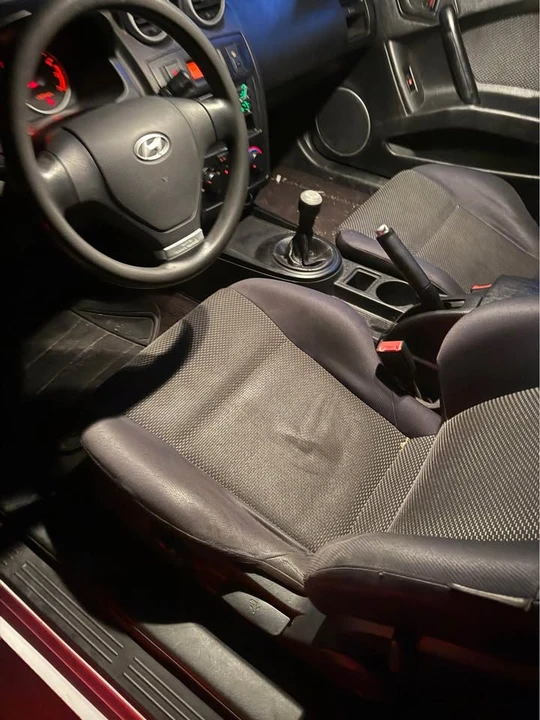 2006 Hyundai Tiburon - Image 6 of 7