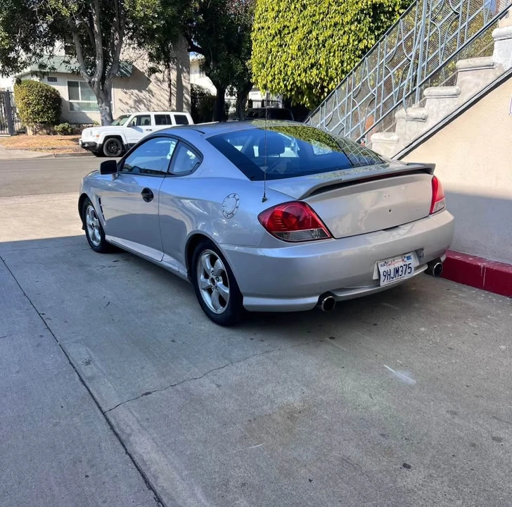 2006 Hyundai Tiburon - Image 2 of 4