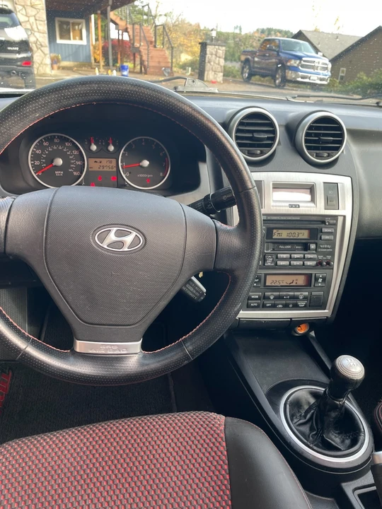 2006 Hyundai Tiburon - Image 7 of 16