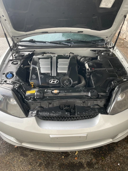 2006 Hyundai Tiburon - Image 15 of 16