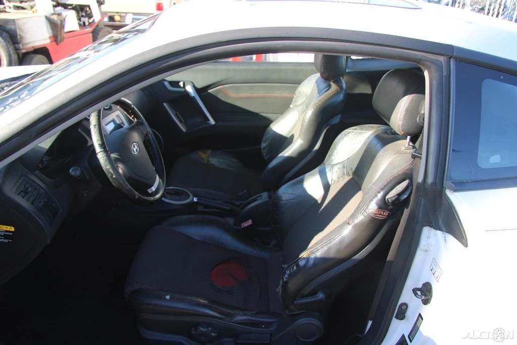 2006 Hyundai Tiburon - Image 15 of 21
