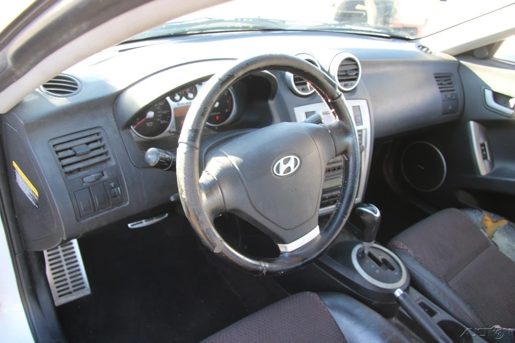 2006 Hyundai Tiburon - Image 16 of 21