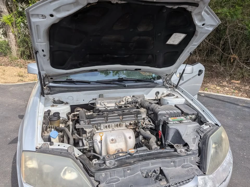 2006 Hyundai Tiburon - Image 8 of 10