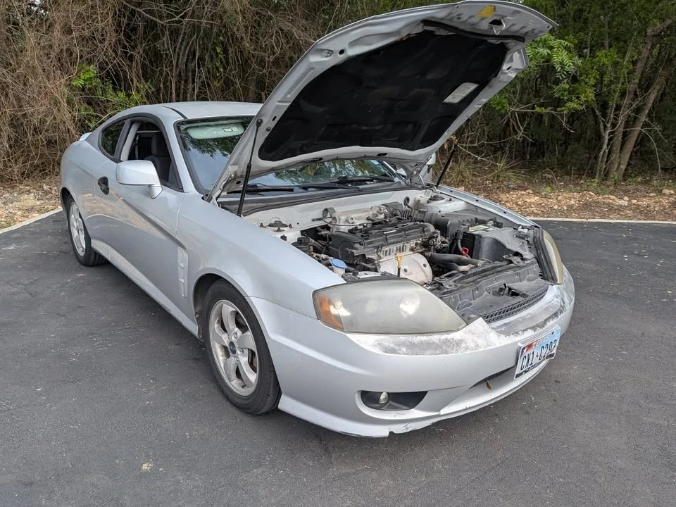 2006 Hyundai Tiburon - Image 9 of 10