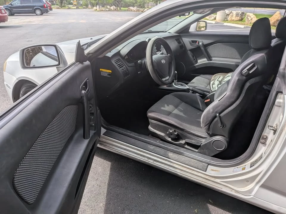 2006 Hyundai Tiburon - Image 7 of 10