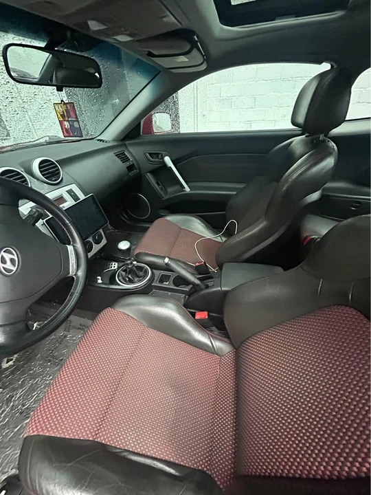 2006 Hyundai Tiburon - Image 9 of 10