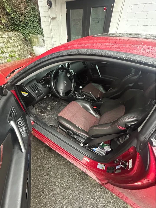 2006 Hyundai Tiburon - Image 6 of 10
