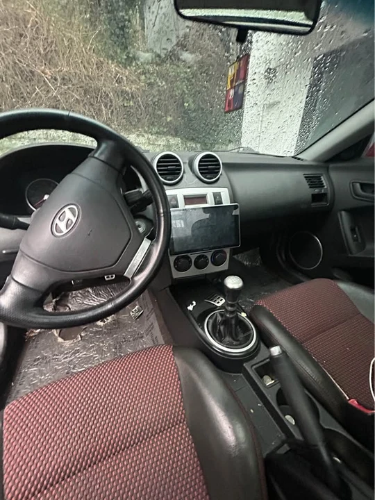 2006 Hyundai Tiburon - Image 8 of 10