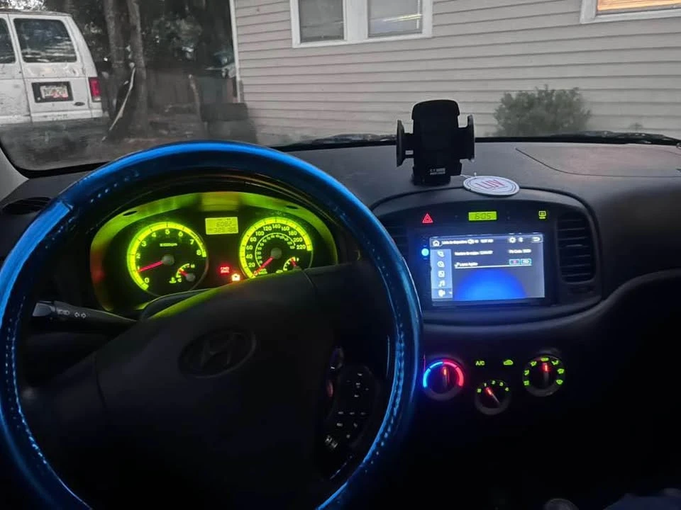 2006 Hyundai Accent - Image 2 of 3