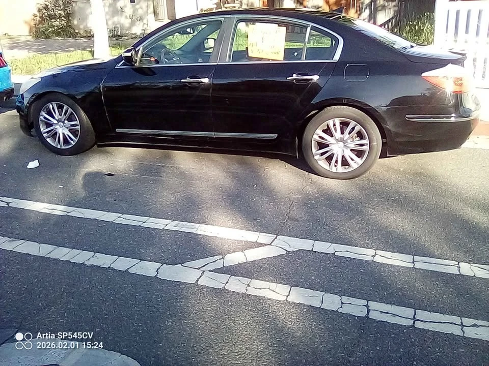 2006 Hyundai Genesis - Image 2 of 7