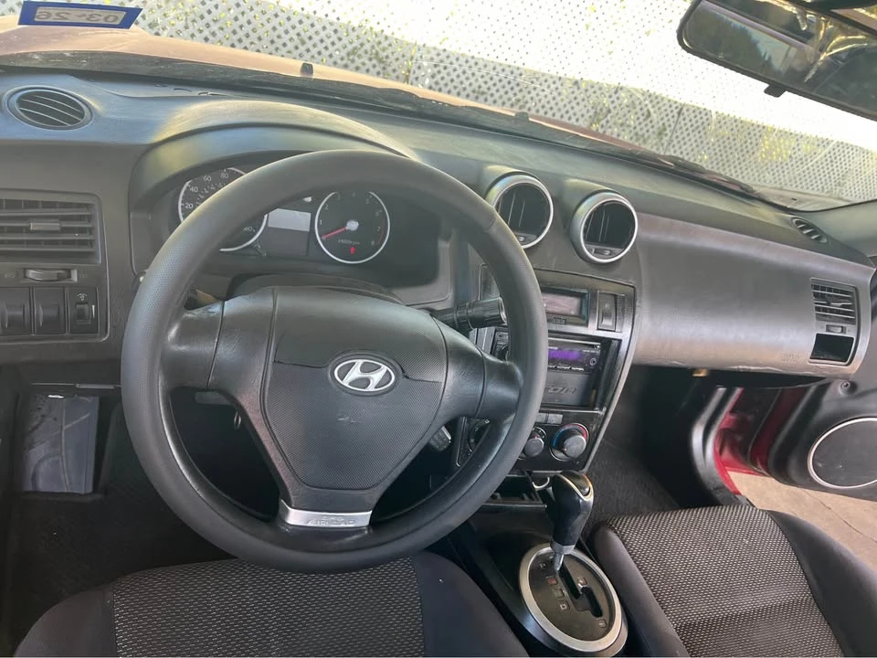 2006 Hyundai Tiburon - Image 9 of 13