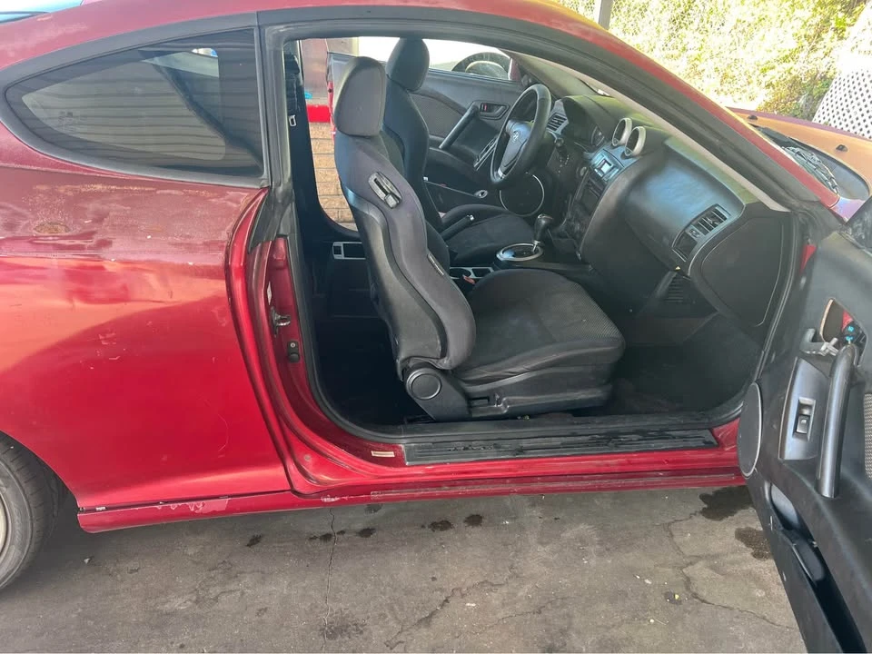2006 Hyundai Tiburon - Image 12 of 13