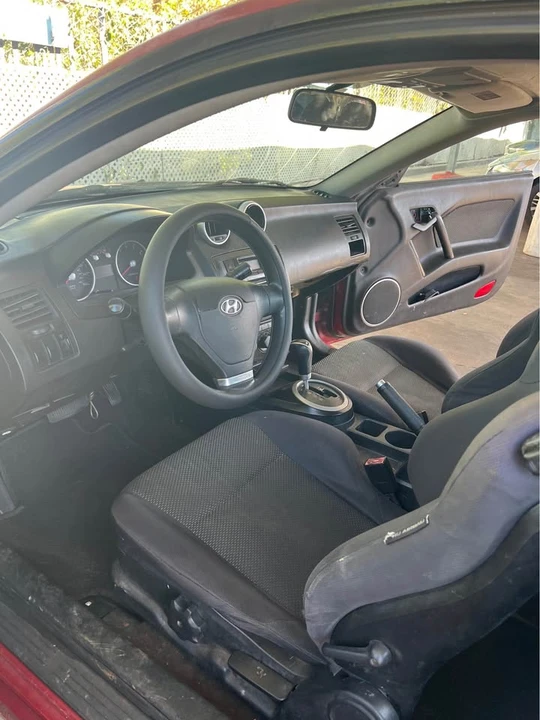 2006 Hyundai Tiburon - Image 6 of 13