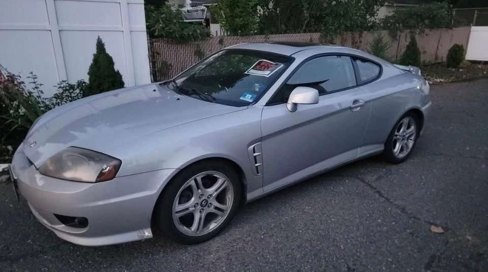 2006 Hyundai Tiburon - Image 4 of 5