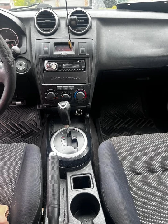 2006 Hyundai Tiburon - Image 9 of 9