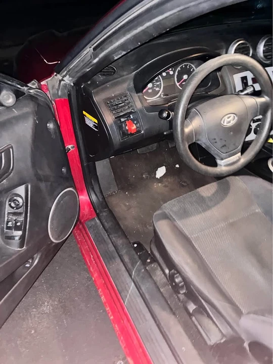 2006 Hyundai Tiburon - Image 4 of 7