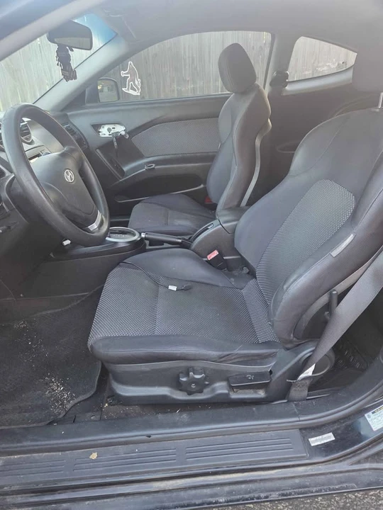 2006 Hyundai Tiburon - Image 7 of 11